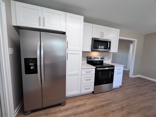 Building Photo - 3 Bedroom 2 bath home in downtown Port Wentworth