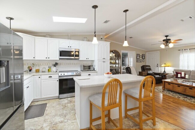 Building Photo - Nokomis Lake Village 3 bed/2bath