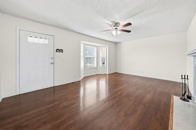 Building Photo - 1361 Jenny Ln