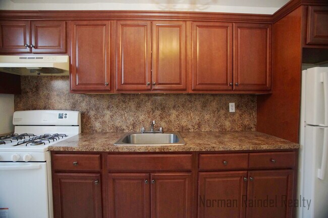 Building Photo - 1745 E 12th St