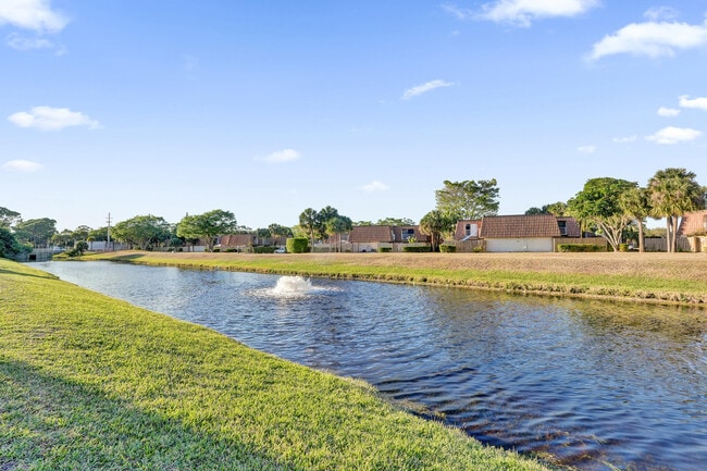 Building Photo - 1008 Green Pine Blvd