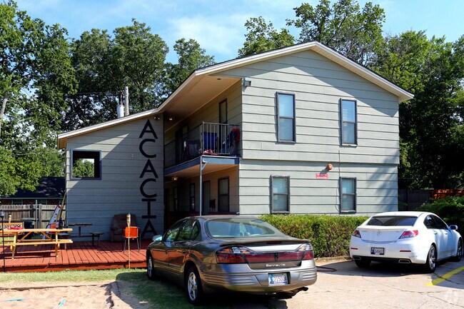 Building Photo - 217 E Ayers St