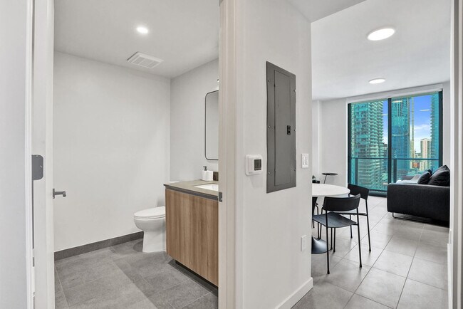 Building Photo - 121 NE 5th St