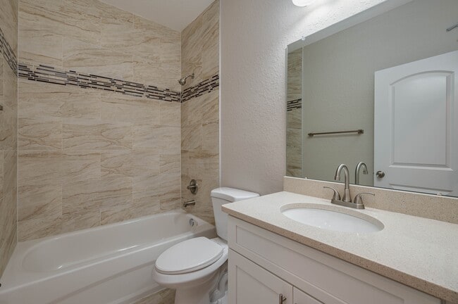Building Photo - 1047 Oak Hammock