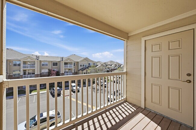 Building Photo - $1,695.95 with $300.00 off the first month's rent, $2 Beds - 2 Bath, Condo in Aurora with in Unit...