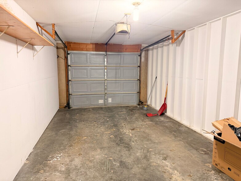 Building Photo - 1009 Boxelder Ave