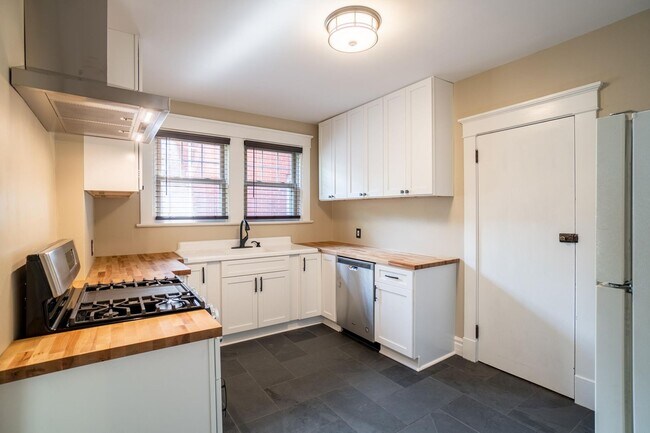 Building Photo - 6609 Church Ave