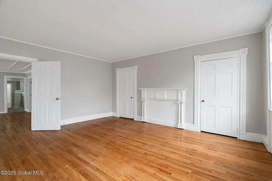 Building Photo - 2127 2nd Ave