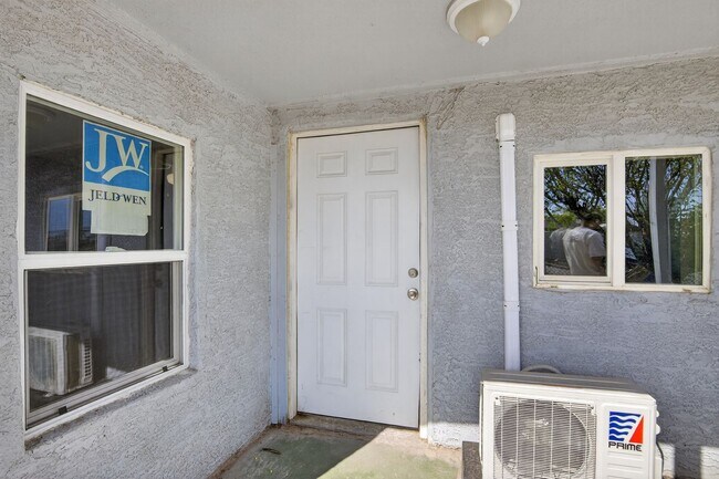 Building Photo - 1410 S 24th Ave