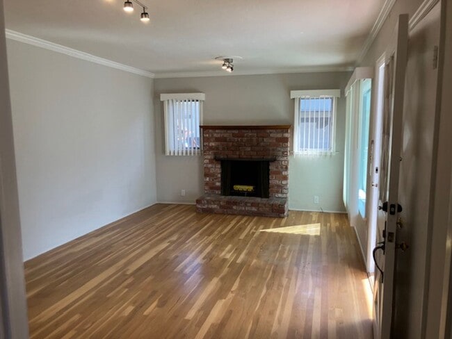 Building Photo - Larkin Street (459)