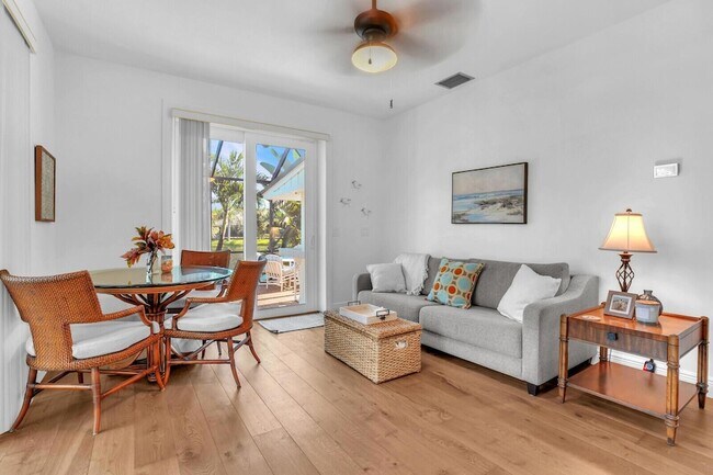 Building Photo - 8951 SE Marina Bay Dr