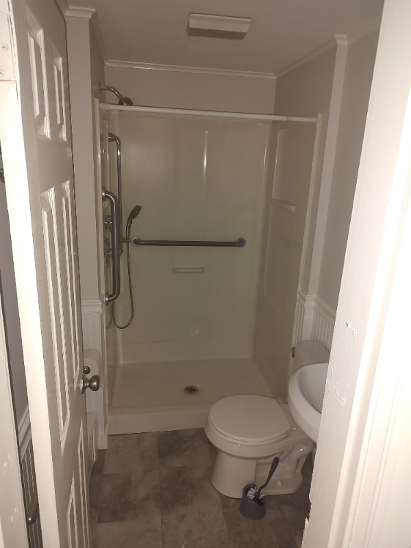 Building Photo - 223 Poquonock Ave