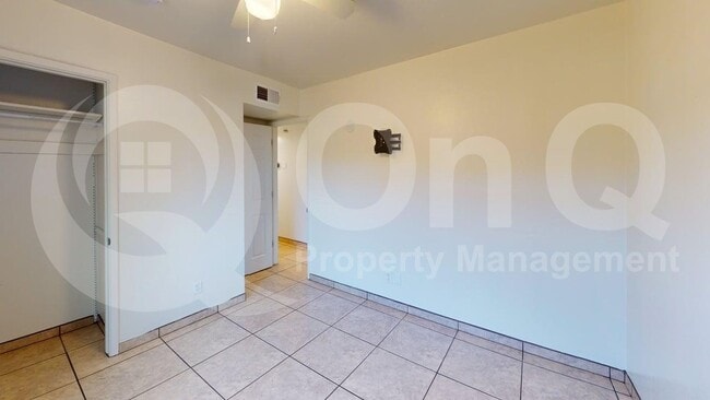 Building Photo - 1132 W Knox Pl