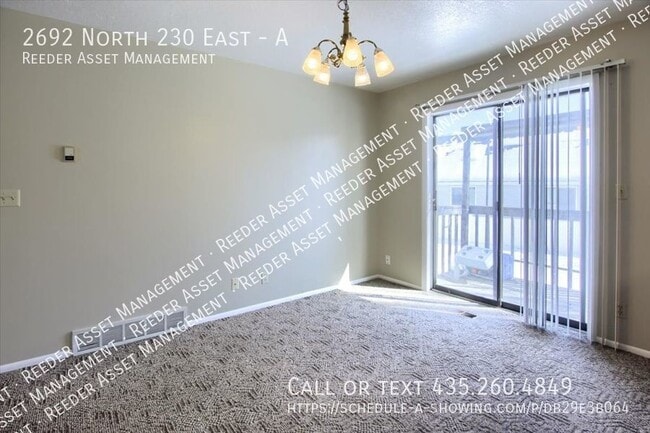 Building Photo - Large 2 Bed/1 Bath Upstairs Apartment In N...