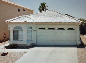 Building Photo - Charming 3 Bedroom, 2 Bathroom Home in a G...