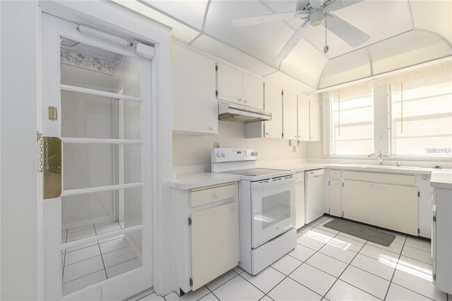 Building Photo - 1621 Sunnyside Dr