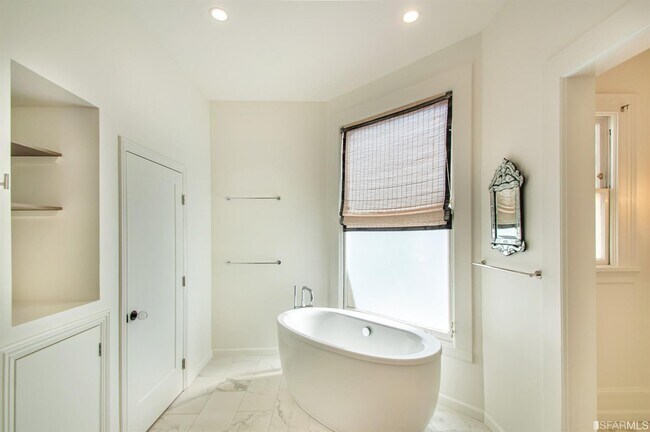 Building Photo - 3242 Washington St