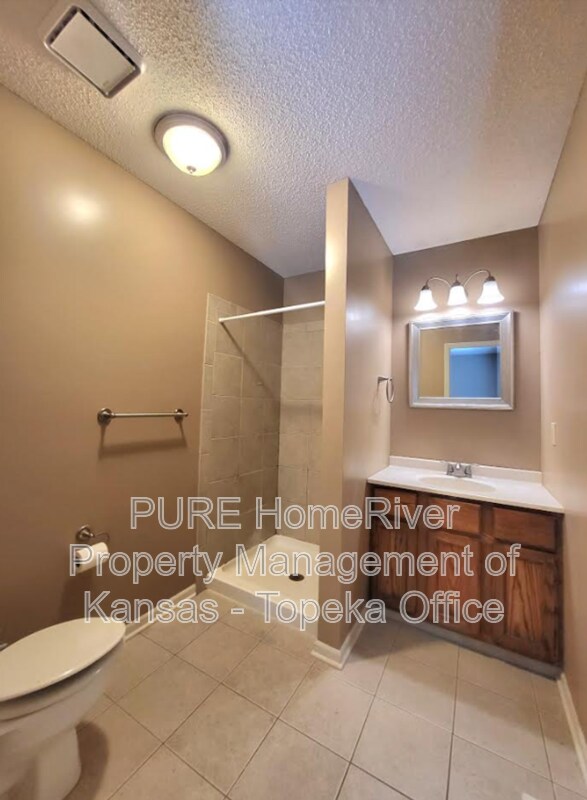 Building Photo - 7217 SW 27th St