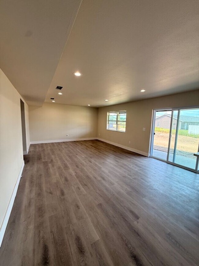 Building Photo - Brand New 3 Bedroom Duplex