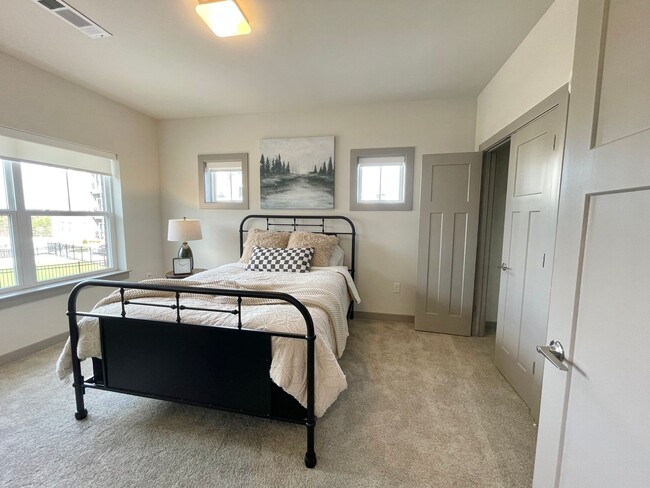 Building Photo - Emilia | 1 Bed 1 Bath | 647 sf