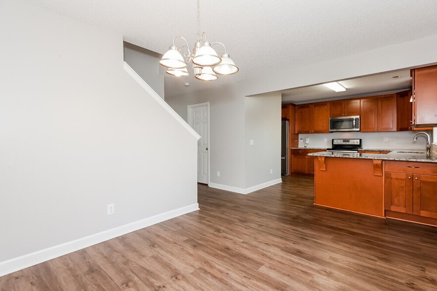 Building Photo - 4941 Hopewood Ln