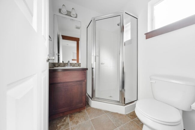 Building Photo - Nice 3 beds / 3.5 baths Townhouse in Greenwood/NW Seattle!