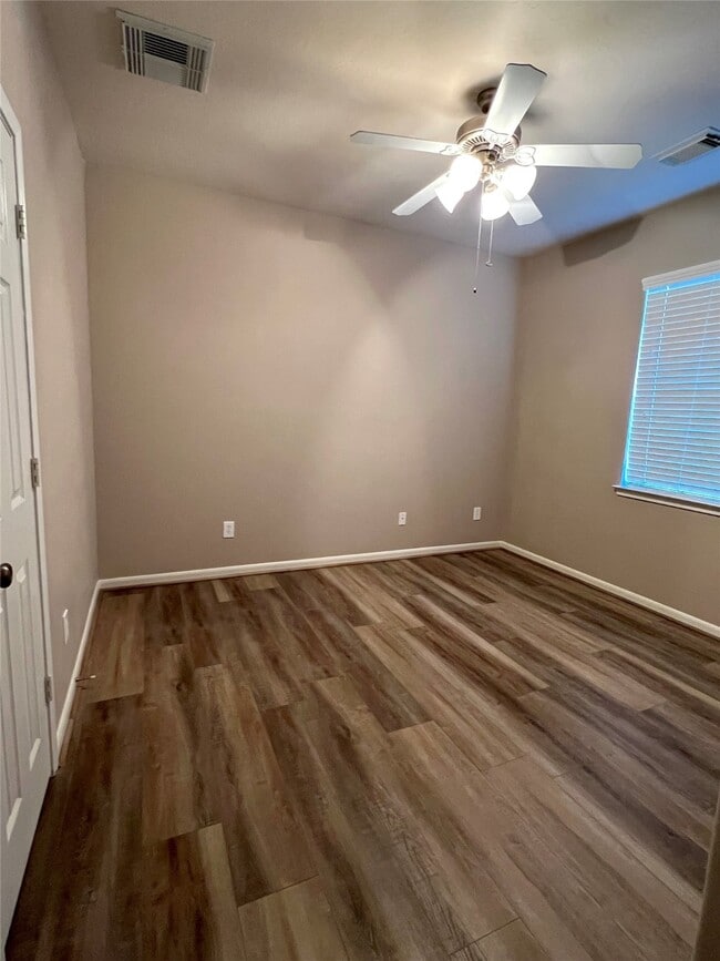 Building Photo - 12918 Meadow Springs Dr