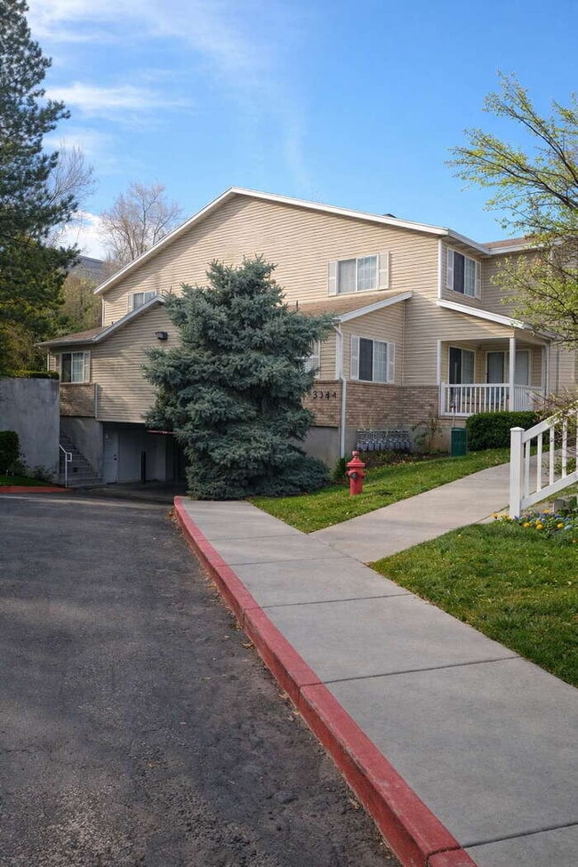 Building Photo - No deposit option for qualified renters