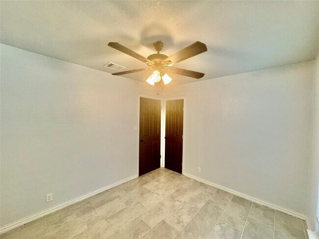 Building Photo - 3800 Tower View Ct