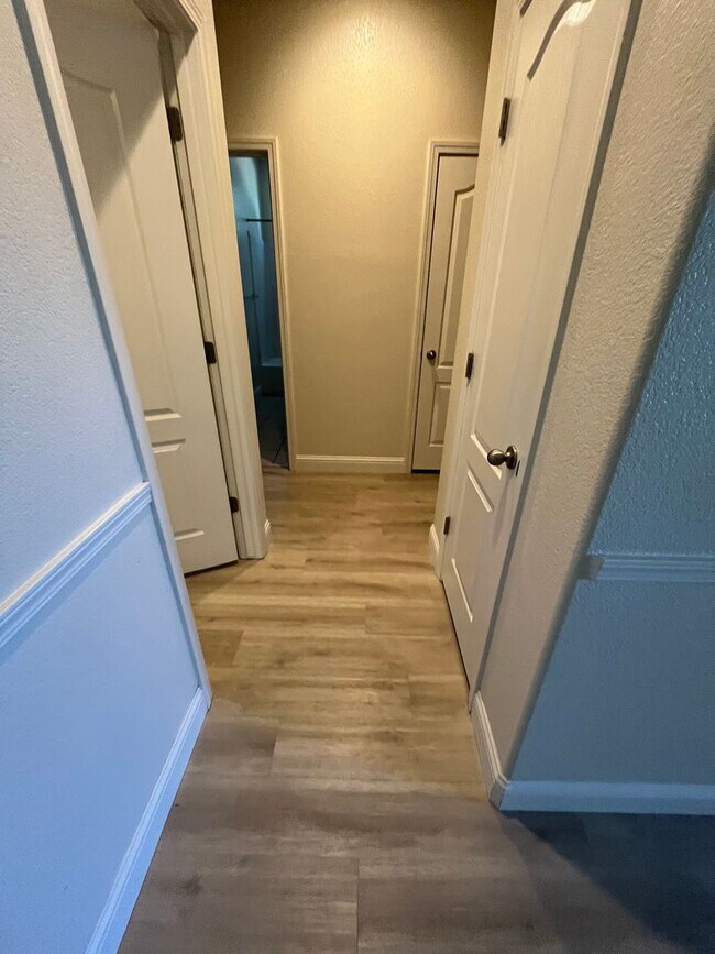 Building Photo - Beautiful Home for rent in Visalia, Ca