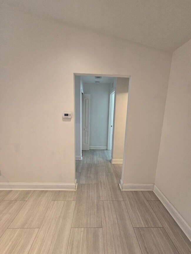 Building Photo - 3 Bedroom W/ Den + Office Space + 2 Car Garage and Fenced in Yard - Annual Rental