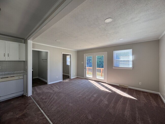 Building Photo - Freshly Updated 3Bedroom One Story Home