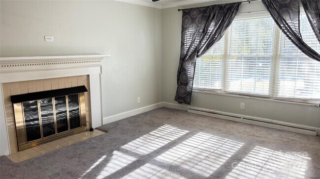 Building Photo - 818 Ferndale Dr