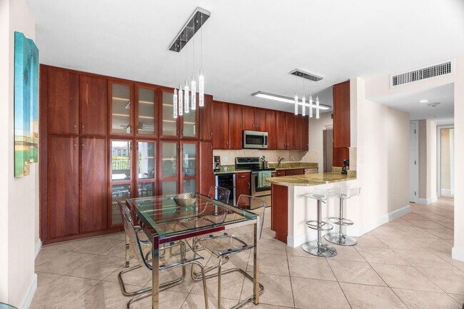 Building Photo - 950 Ponce De Leon Rd