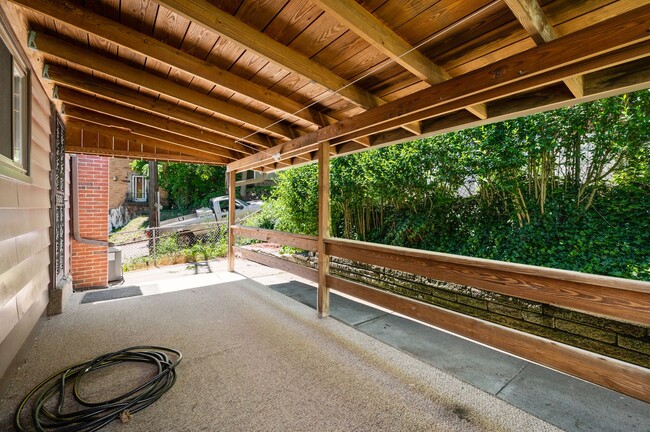 Building Photo - Gorgeous 2 bedroom home in Brookline avail...