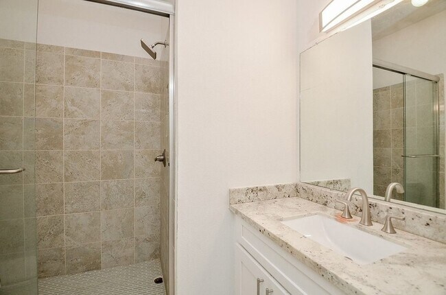 Building Photo - 20211 Canyon Ridge Ct