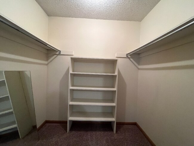 Building Photo - 2018 Rosewood Ct