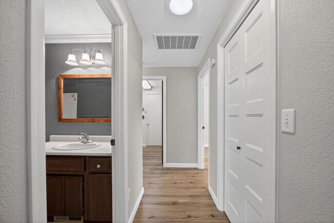 Building Photo - 1517 Westfield Way