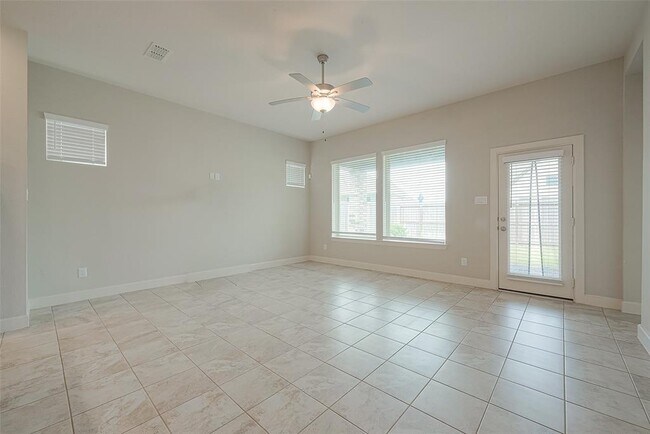 Building Photo - 402 Jolly Ginger Dr