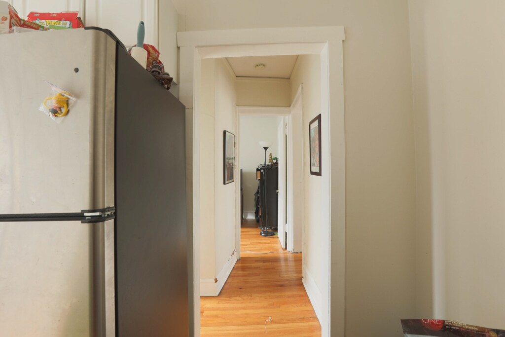 Building Photo - 814 W Cornelia Ave