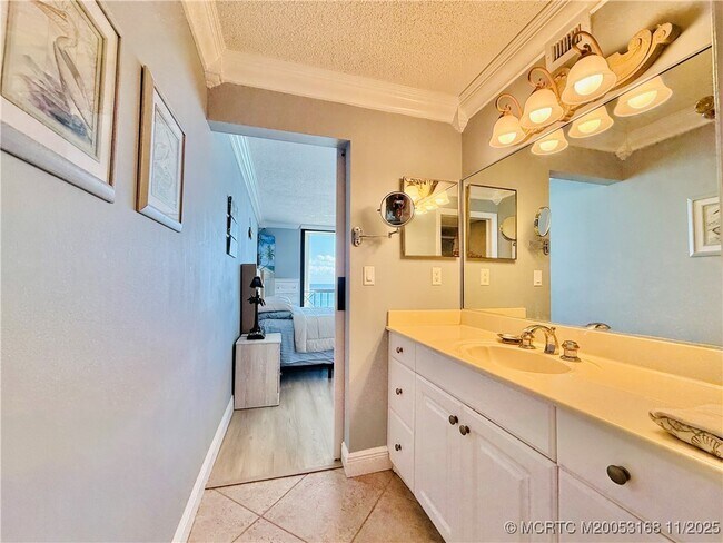 Building Photo - 10680 S Ocean Dr