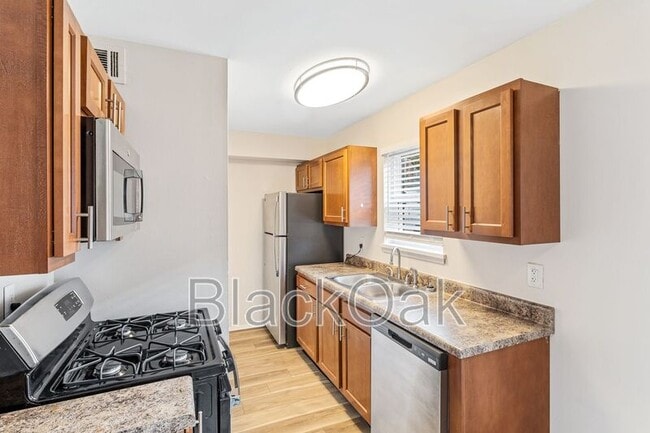 Building Photo - 1007 St Paul Ct