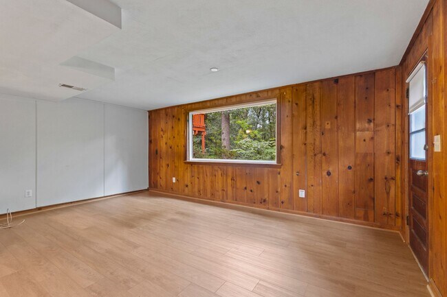 Building Photo - Discover this beautifully updated Colonial...