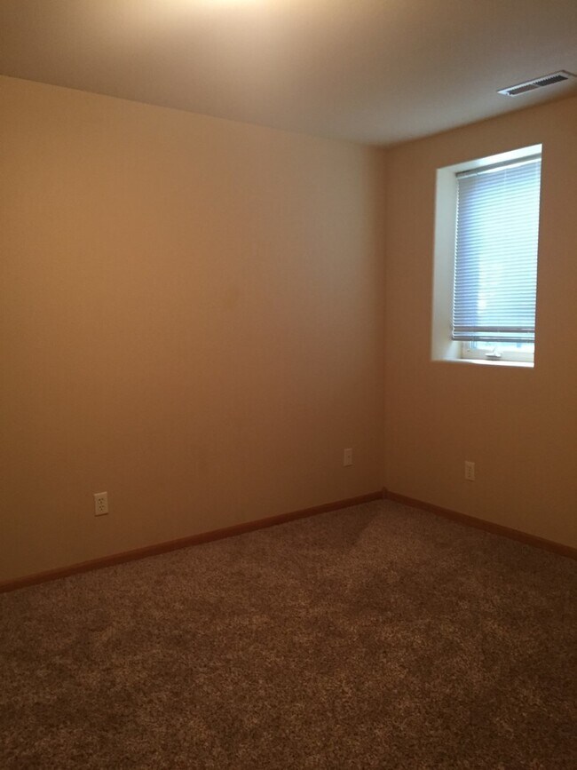 Building Photo - 642 Antelope Cir