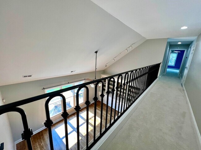 Building Photo - 1155 River Oak View Dr