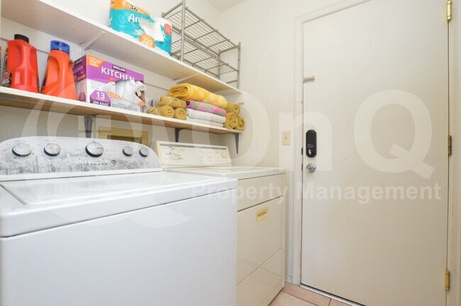 Building Photo - 6609 N 85th Dr