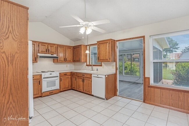 Building Photo - 1202 Wisteria St