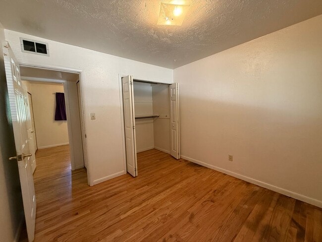 Building Photo - North Central 3 Bedroom Home