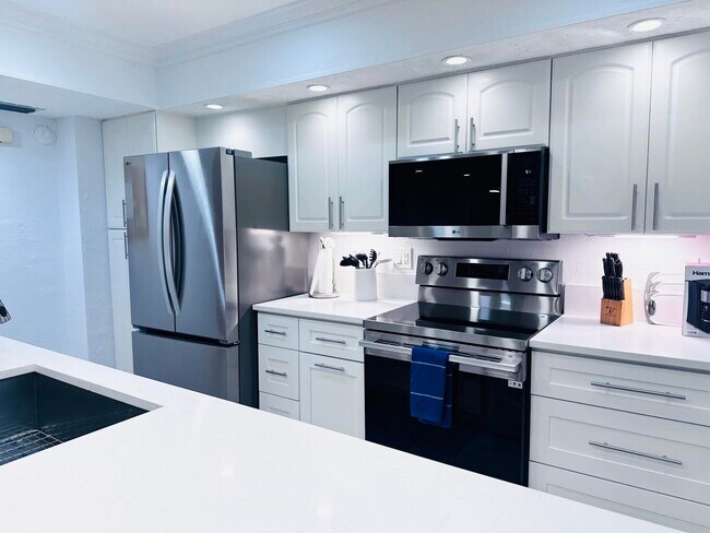 Building Photo - 655 Brackenwood Cove