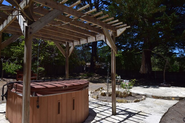 Building Photo - Fantastic Home in New Monterey Near DLI
